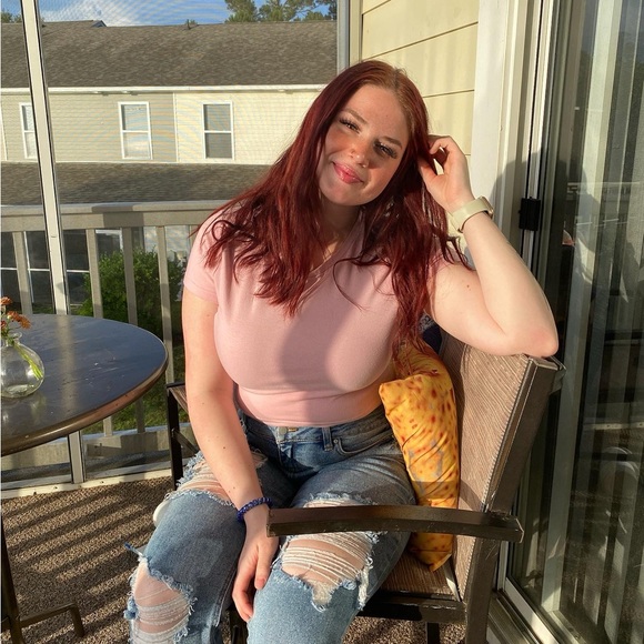 Meet your Posher, Faith - Picture 2 of 6